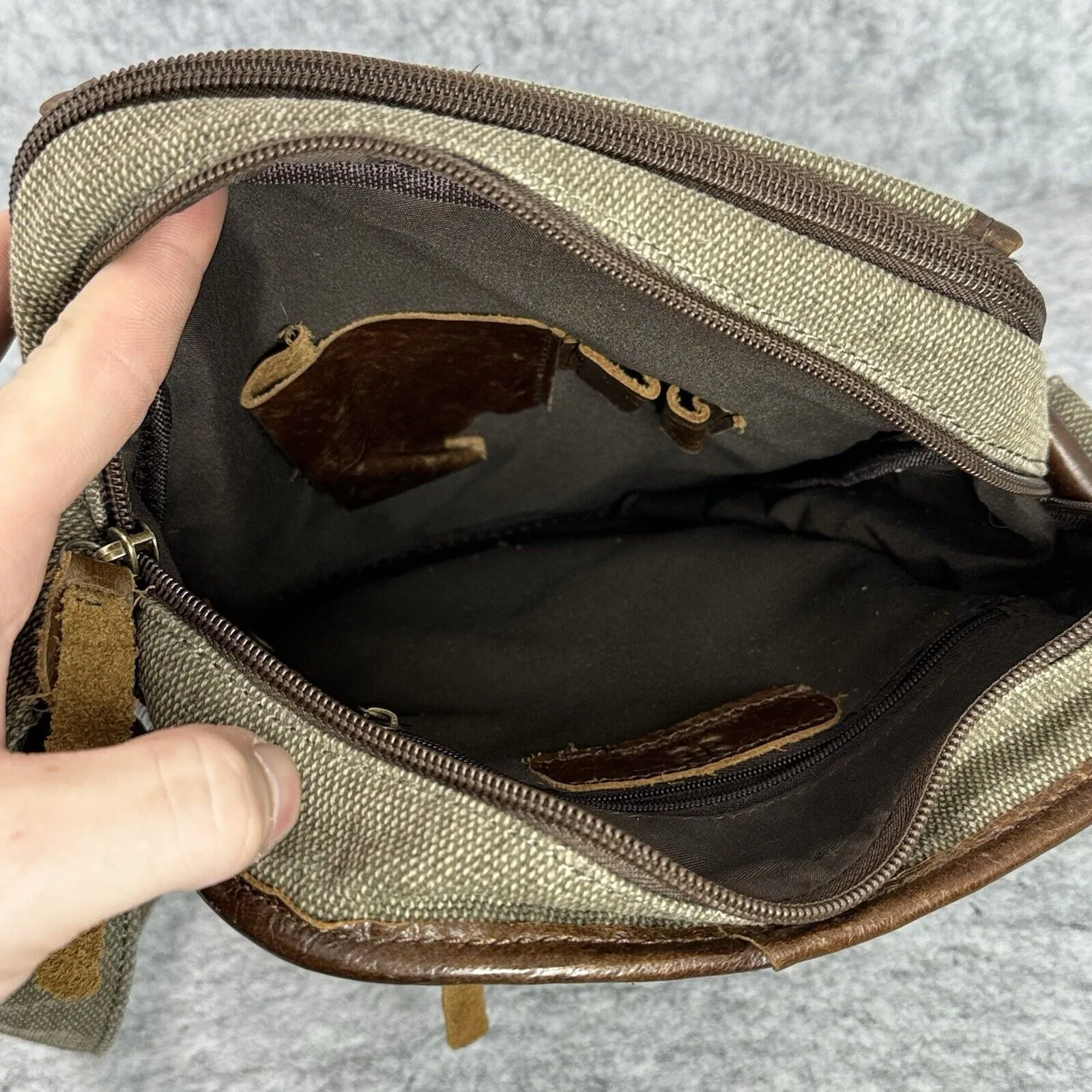 Carraig Donn Canvas Leather Crossbody Shoulder Handbag Green Brown Pockets Zip