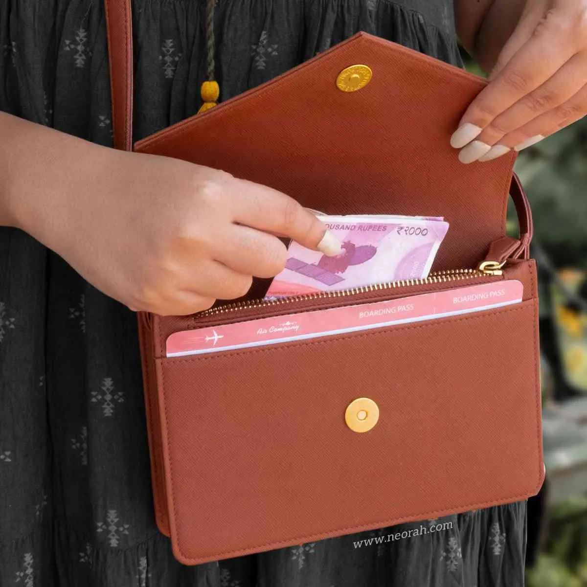 EMMA | CROSSBODY SLING BAG | ENVELOPE