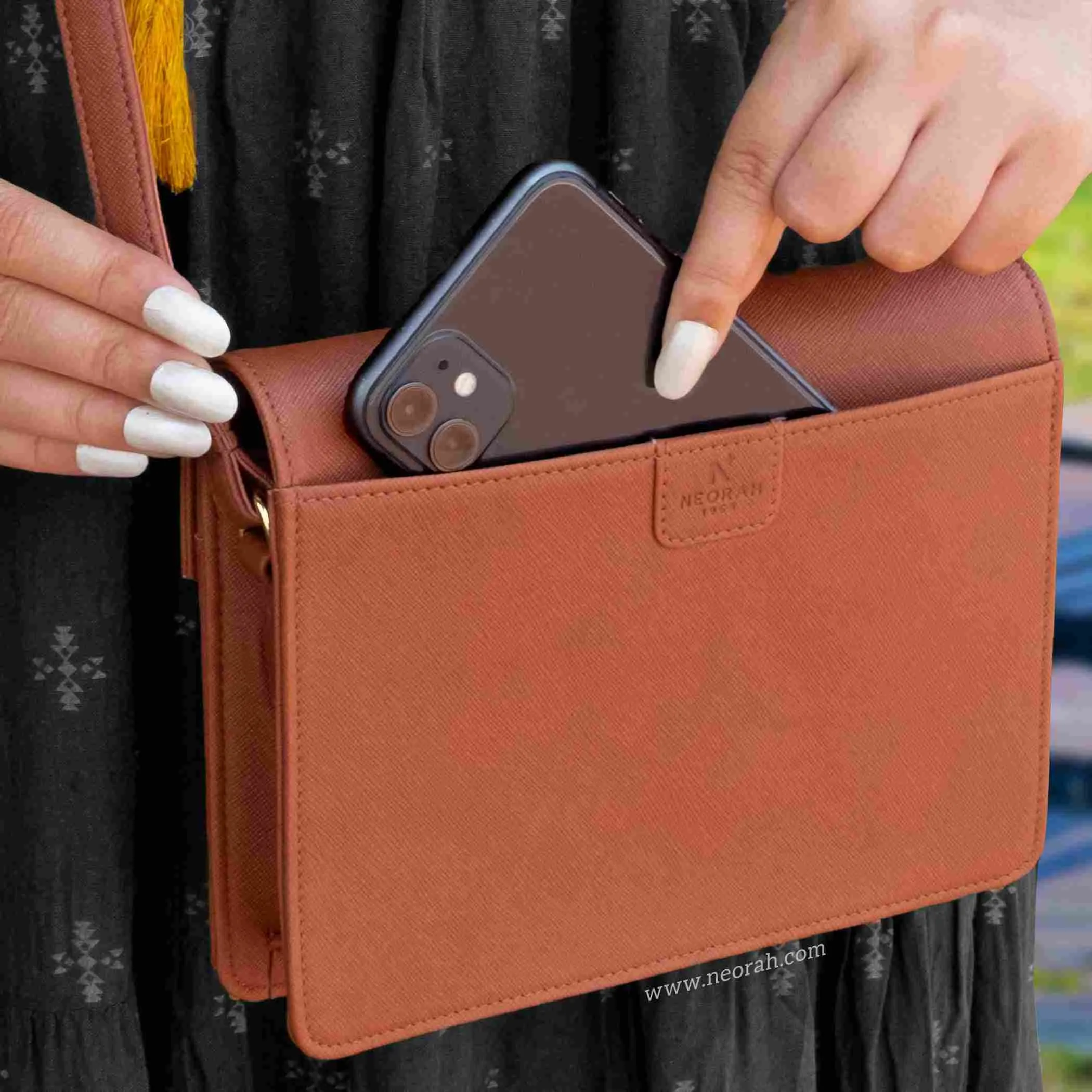 EMMA | CROSSBODY SLING BAG | ENVELOPE