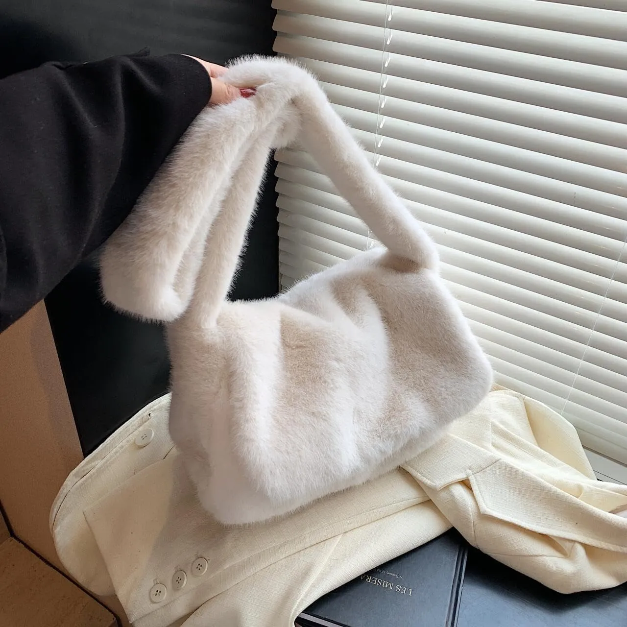 Furry Faux Fur Shoulder Crossbody Bag for Women Cute Handbag Fluffy Plush Y2K Messenger Purse