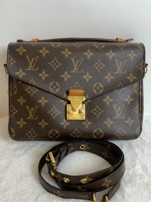 LOUIS VUITTON Monogram Canvas Messenger Bag Brown