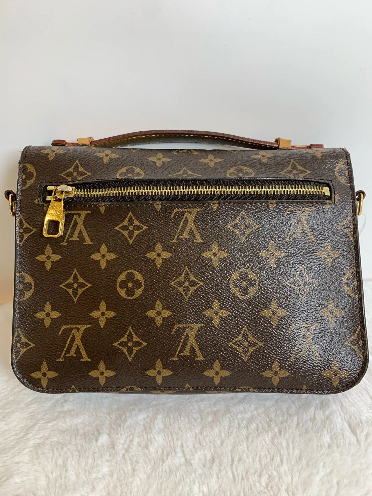 LOUIS VUITTON Monogram Canvas Messenger Bag Brown