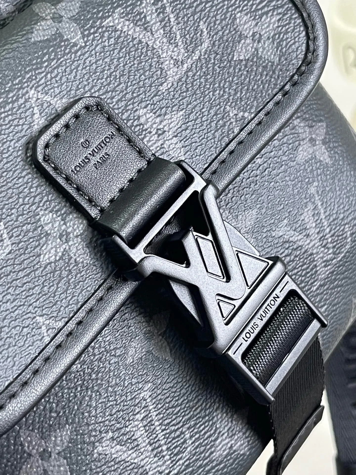 Premium Messenger Bag – Versatile & Stylish