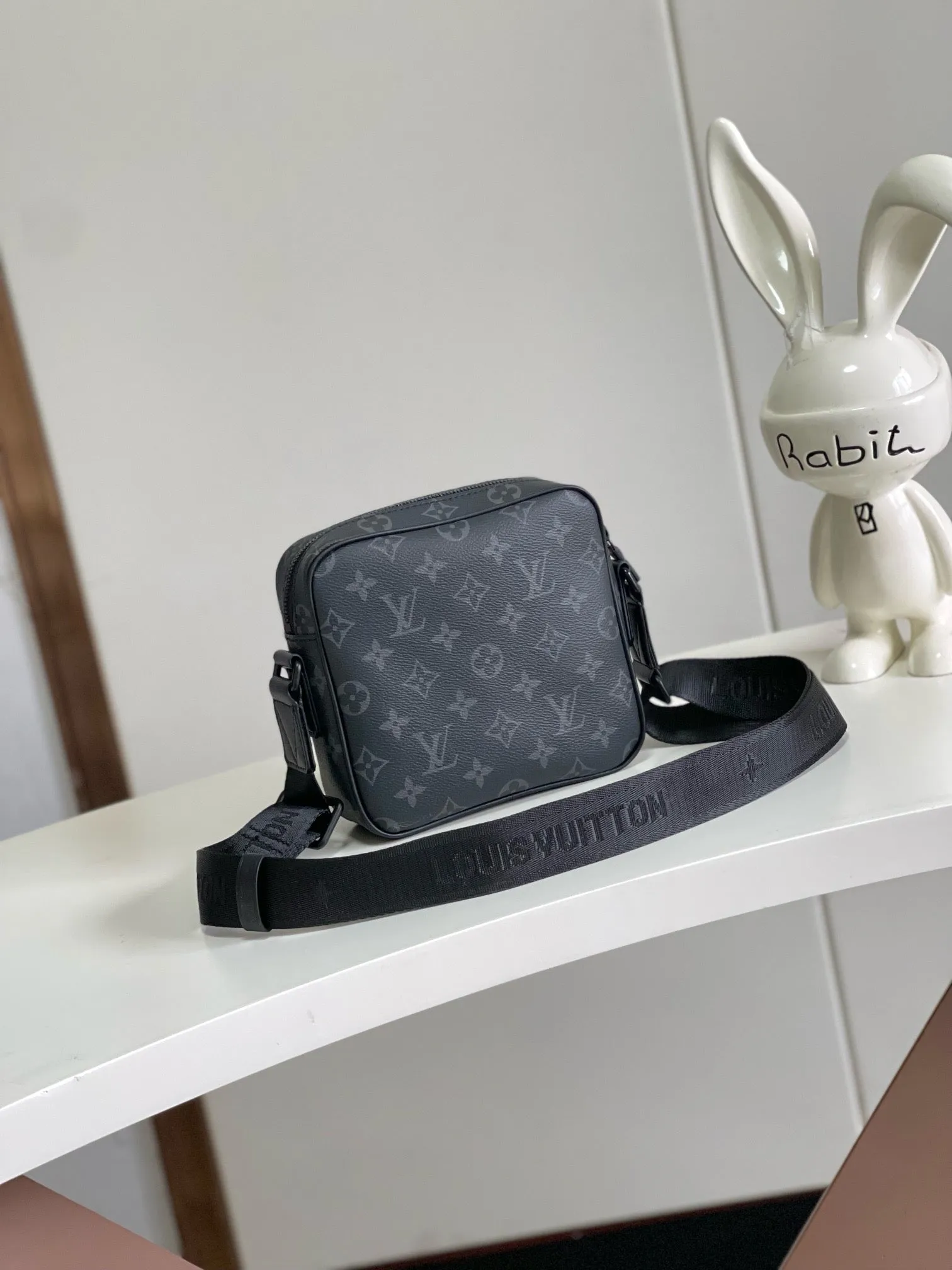 Premium Messenger Bag – Versatile & Stylish