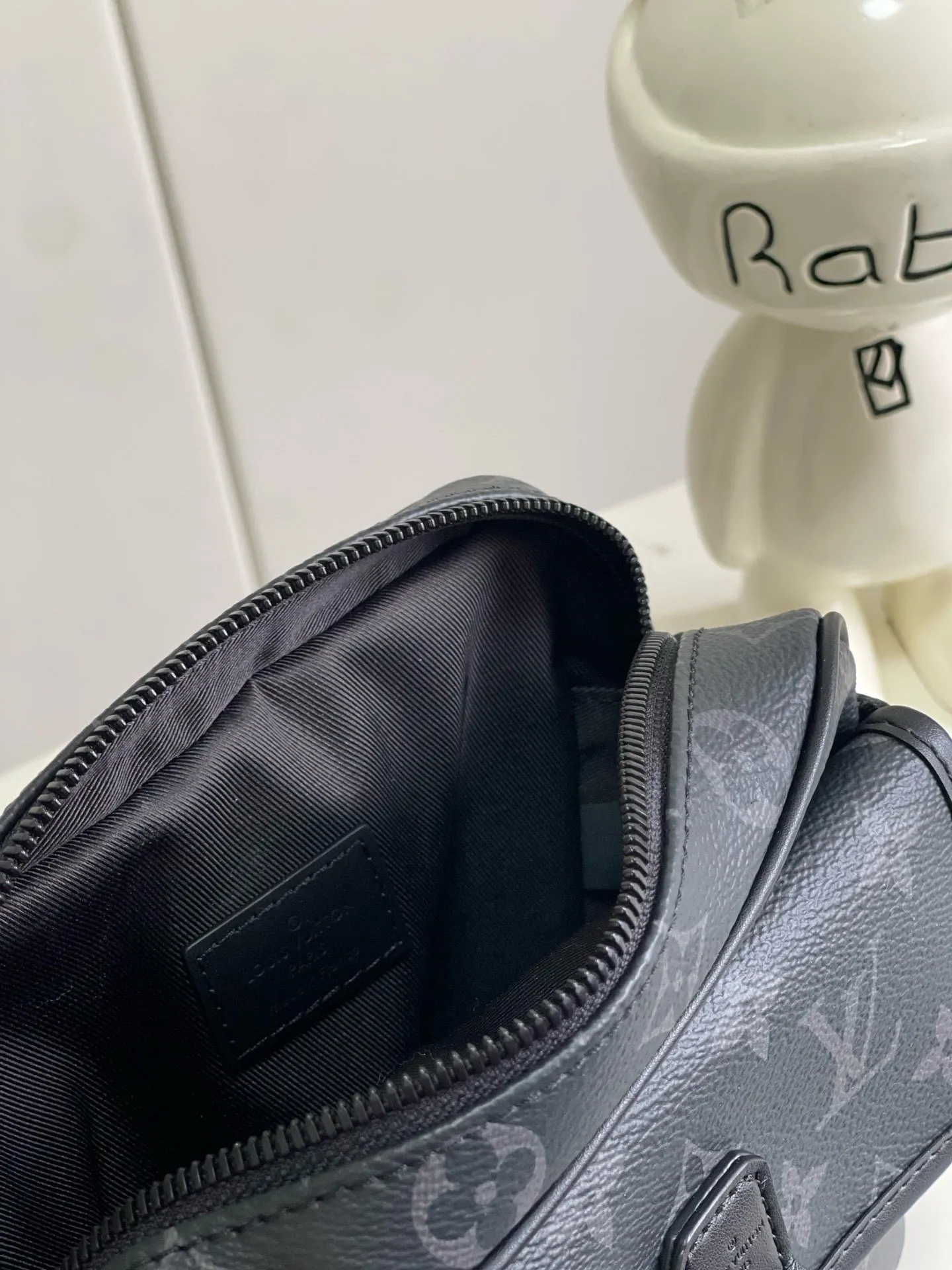Premium Messenger Bag – Versatile & Stylish