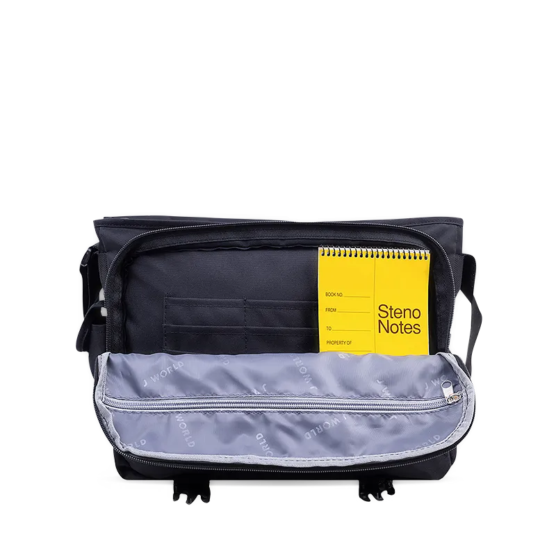 Terry Messenger bag in Black