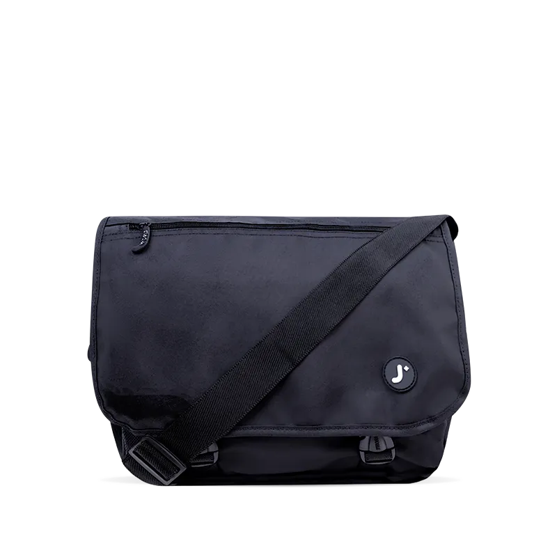 Terry Messenger bag in Black