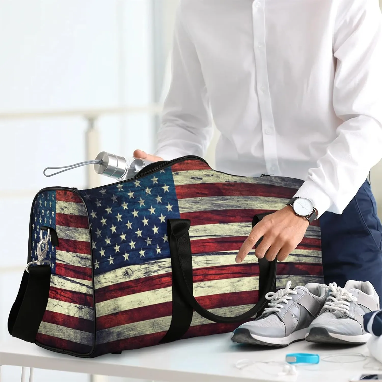 Travel Duffle Bag American Flag Retro Sports Gym Bags for Women Men Weekender Overnight Bags Waterproof Carry On Tote Bag Workout Bag for Dance Swimming Yoga Hospital