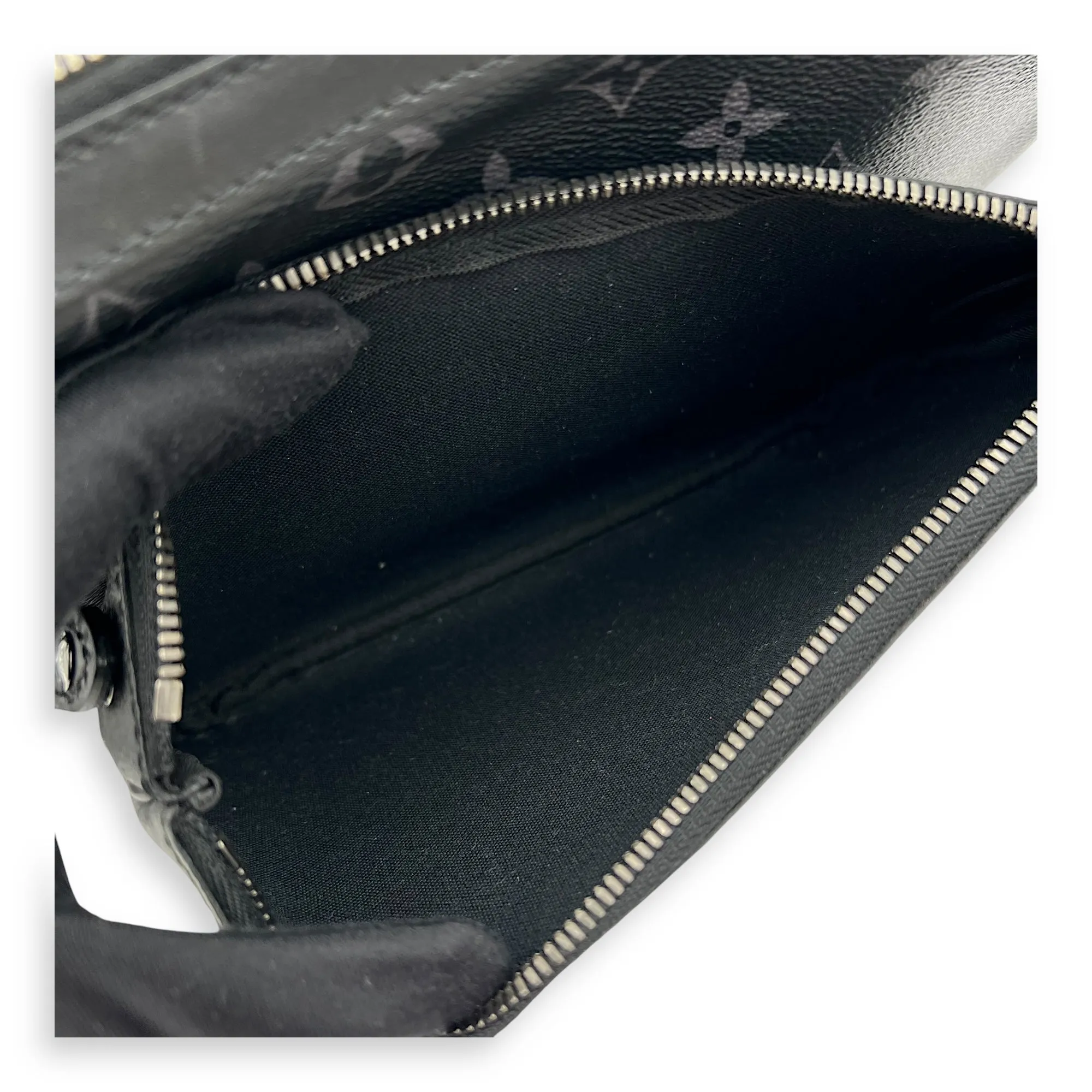 Trio Messenger Black in Monogram Coated Canvas, Silver hardware
