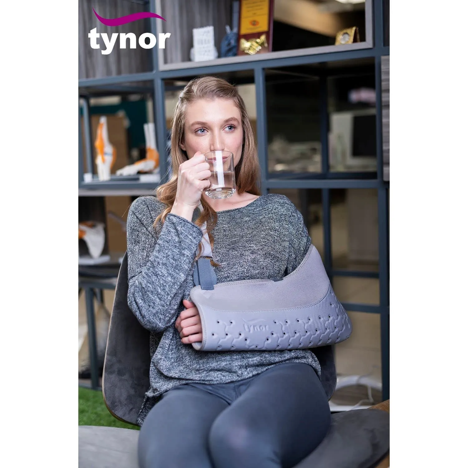 Tynor Pouch Arm Sling Urbane for Shoulder Immobilizer, Injury Support, Fractured, Dislocated, Broken Arm, Rotator Cuff, Adjustable Padded Medical Sling with thumb loop, Shoulder Brace for Women and Men for Left and Right Arm