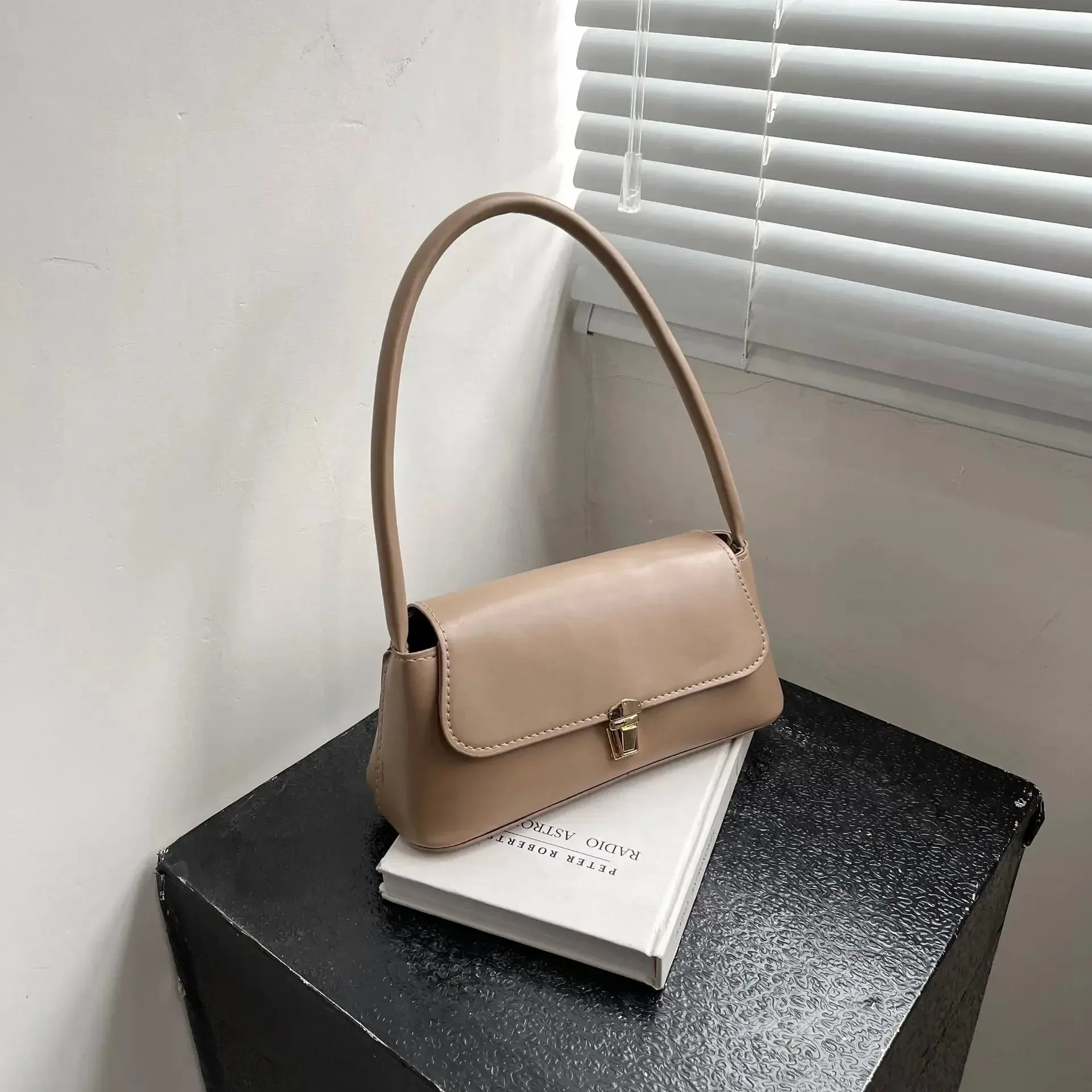 Veloria™ Retro Flap Shoulder Bag