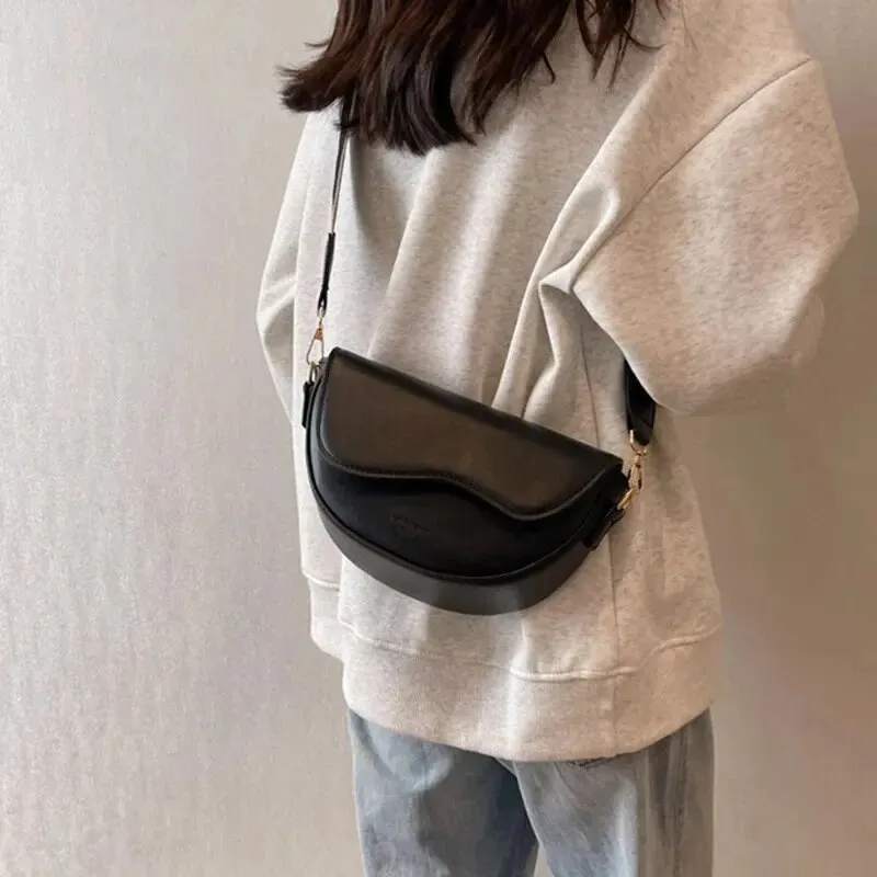 Veloria™ Vintage Saddle Shoulder Bag
