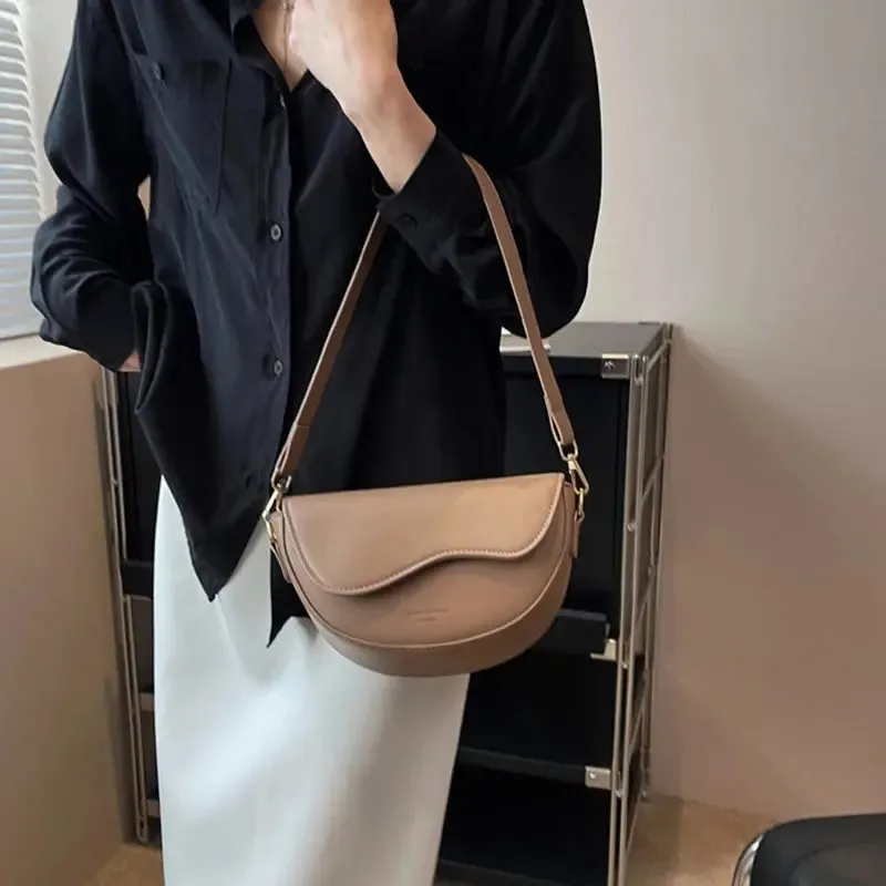 Veloria™ Vintage Saddle Shoulder Bag