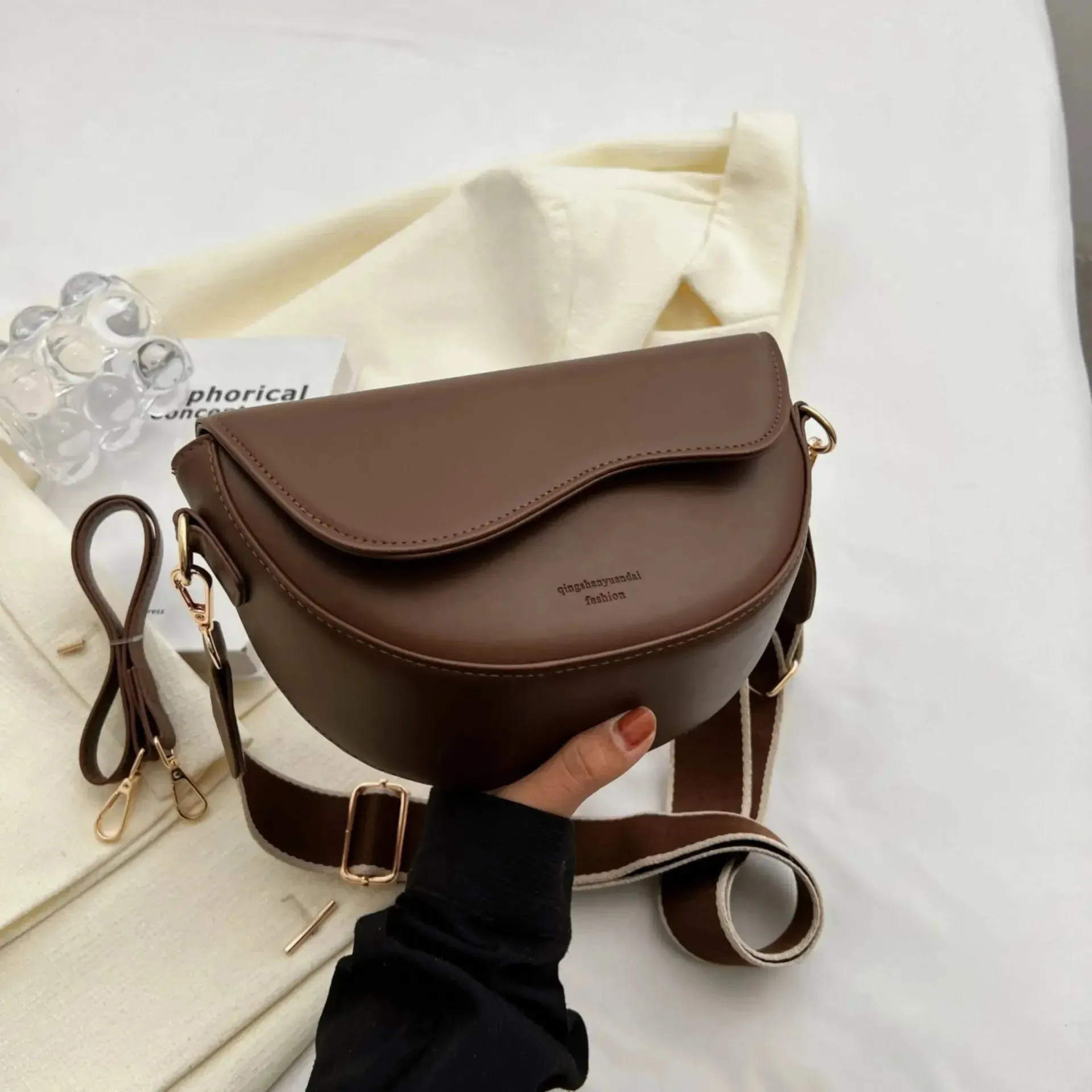 Veloria™ Vintage Saddle Shoulder Bag