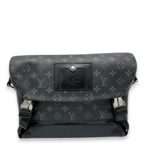 Voyager Messenger MM Black in Canvas, Silver hardware