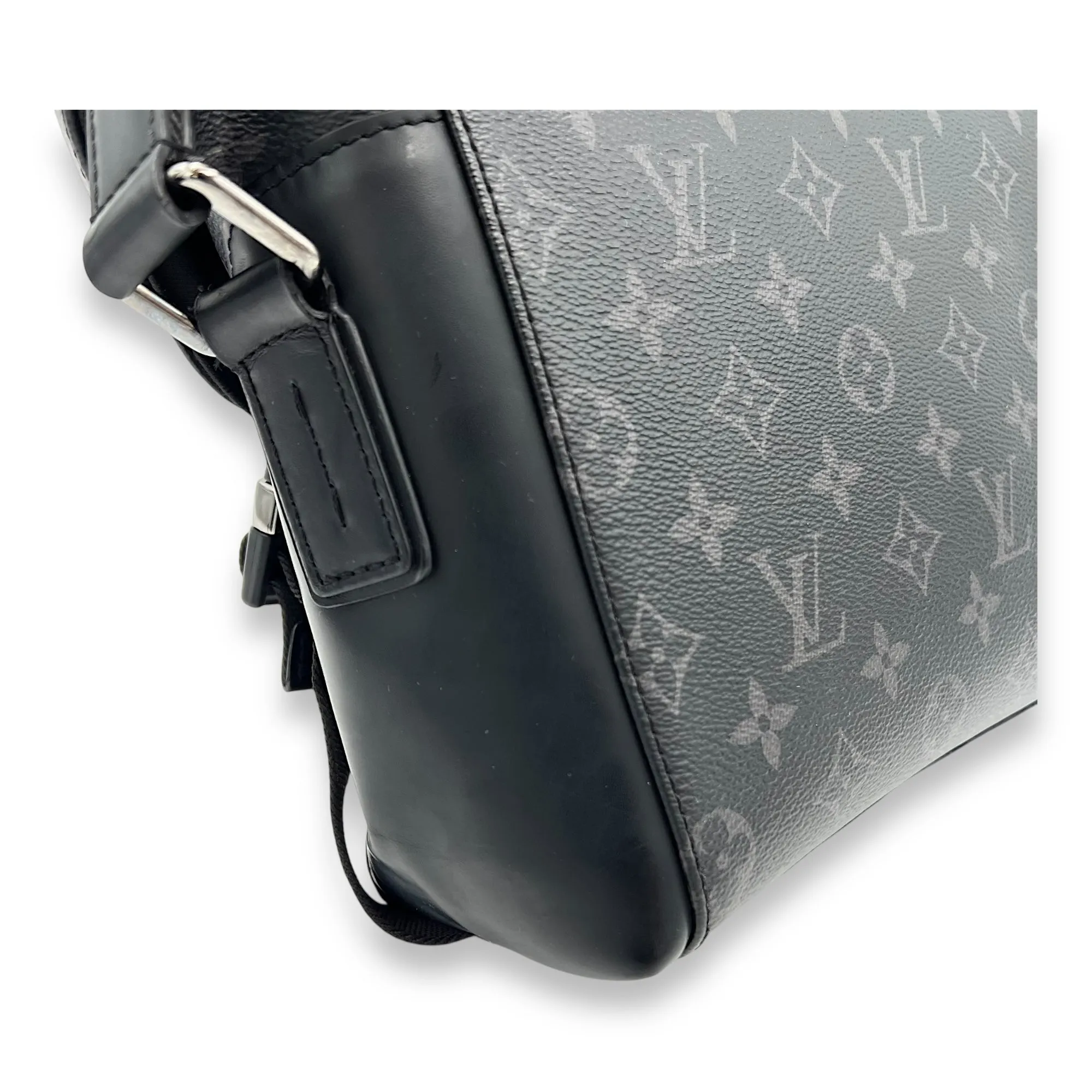Voyager Messenger MM Black in Canvas, Silver hardware