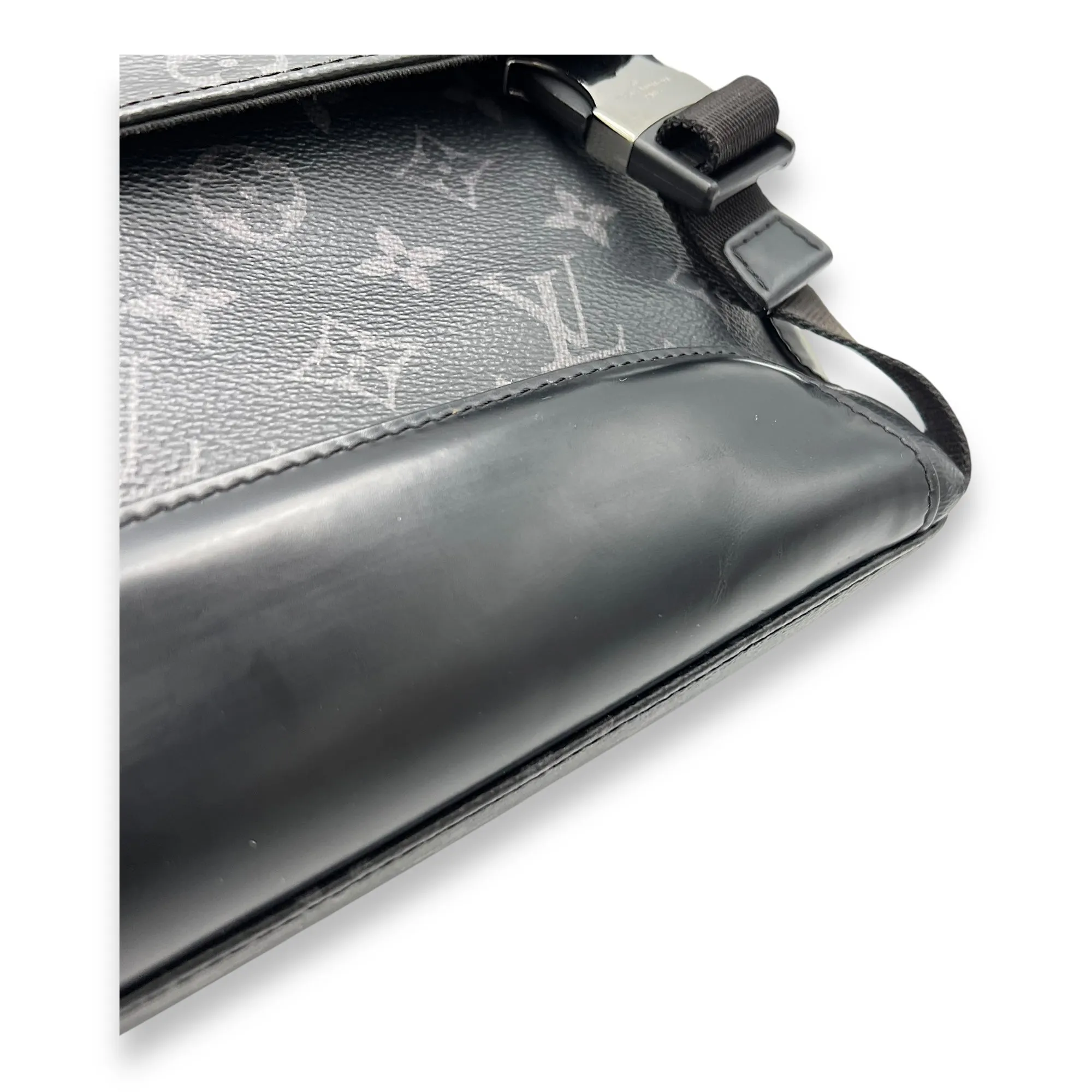 Voyager Messenger MM Black in Canvas, Silver hardware