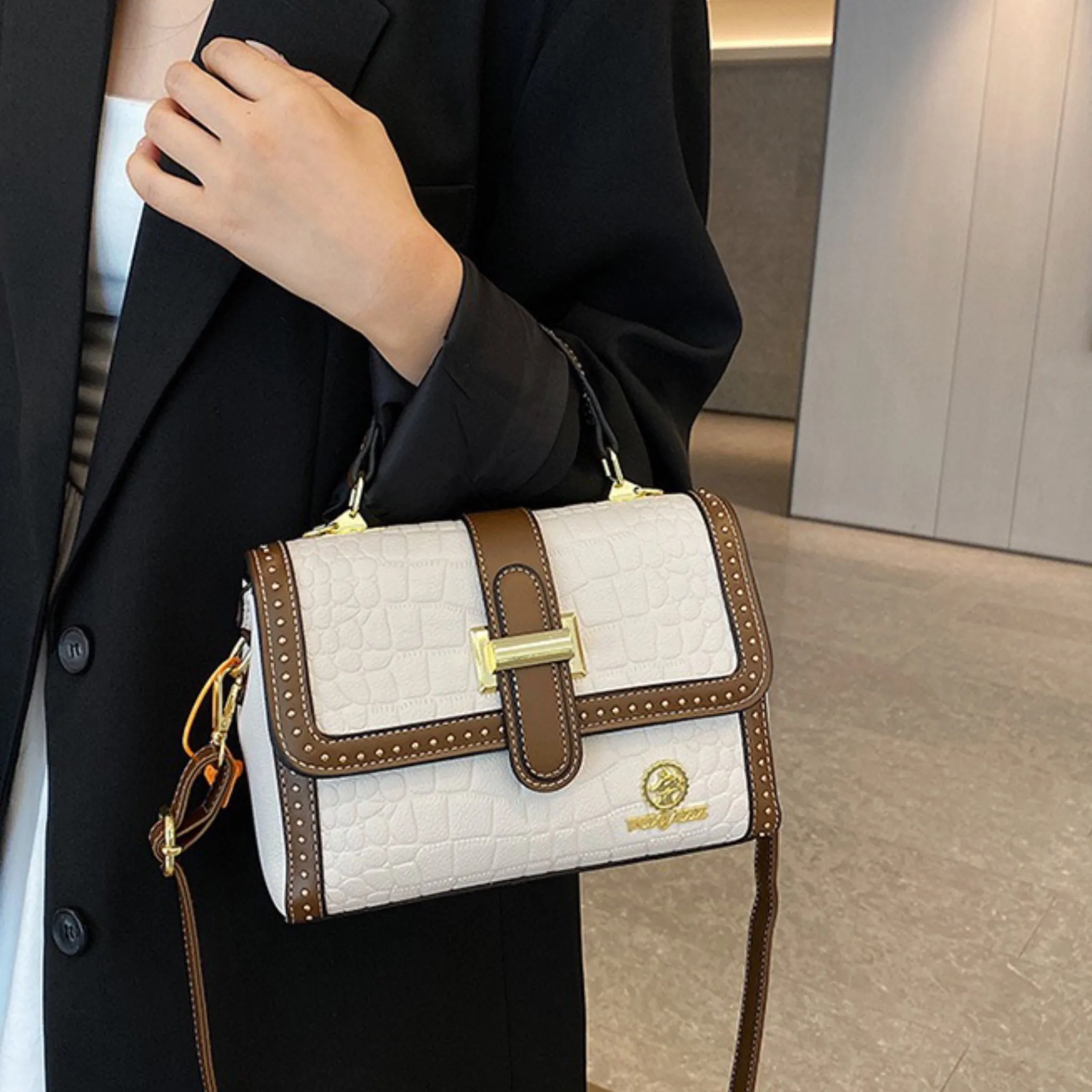 White Pilo Sling Bag
